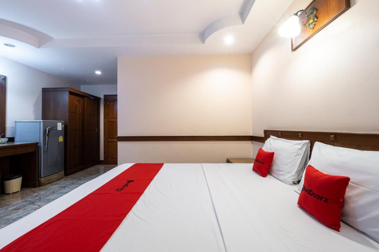 Отель Reddoorz Navin Mansion 3 Паттайя Экстерьер фото